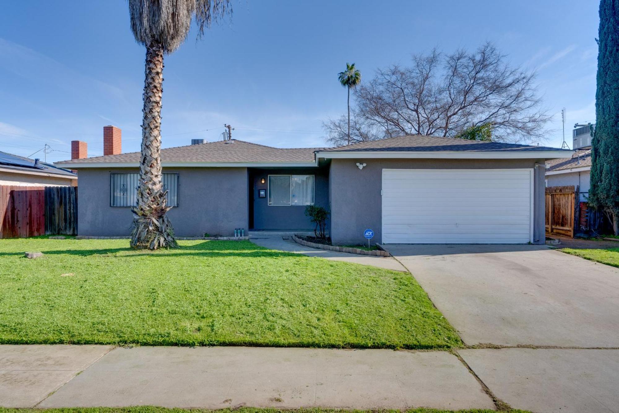 Breezy Fresno Home - Near Airport And Downtown Exterior photo